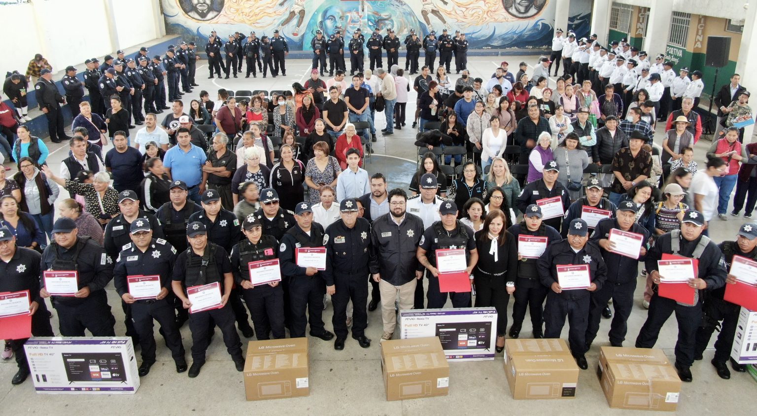 RECONOCE GOBIERNO DE NAUCALPAN COMPROMISO Y ENTREGA DE LAS Y LOS